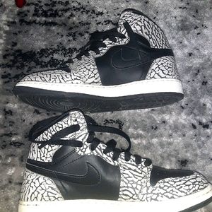 Jordan 1 Un-Supreme Black/Cement-White-Varsity Red